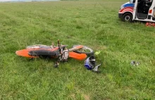 Zderzenie motocykla z szybowcem. Jedna osoba nie żyje