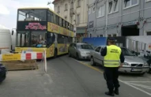 "Księża" skoczyli z Pałacu Kultury i Nauki. Poszukuje ich policja