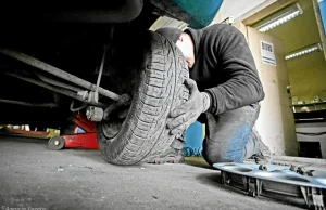 Poprosiły mechanika o pomoc po godzinach. Okazało się, że to prowokacja US.