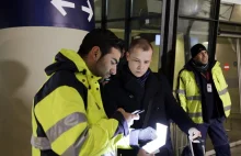 Szwedzka Policja staje po stronie islamskiego oficera, który odmawia...