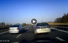 Panu z BMW GND3W33 się śpieszy i zmusza wszystkich do zjechania mu z drogi.