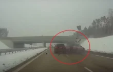 Groźne zderzenie na autostradzie. SUV staranował osobówkę