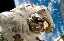 Ile zarabia astronauta w NASA?