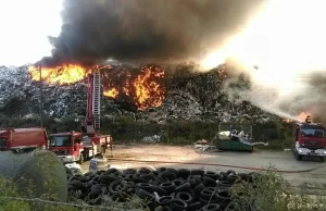 Studzianki. Pożar wysypiska śmieci gminy Wasilków gasi kilkadziesiąt...