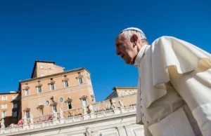 Papież Franciszek pod wrażeniem działaności Instytutu Słuchu w Kajetanach.