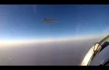 Rosyjskie supersoniczne bombowce Tu-22M3 bombardują pozycje ISIS w Deir-ez-Zor.