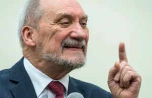 Macierewicz odszedł z MON 9 stycznia. Zdążył jeszcze rozdać nagrody za...2018 r.