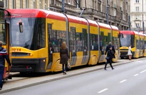 Poniżające przejazdy zatłoczonymi autobusami warszawskimi