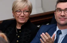 „Prezes Julia Przyłębska żąda natychmiastowego usunięcia swojego zdjęcia”.