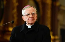 Radni PiS w Krakowie rządają arcybiskupa Jędraszewskiego na opłatku.