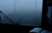 Jazda pociągiem we mgle - widok z kabiny