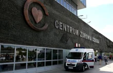 Jeżdżą zdezelowanymi karetkami. Największy szpital w Polsce prosi o pomoc