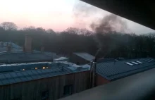 Czarny dym nad Wydziałem Rzeźby ASP w Warszawie