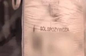 Sprzedawali sól drogową jako spożywczą. Prokuratura wycofuje zarzuty