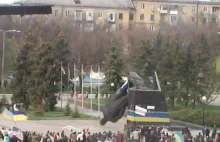 „Lenin skacze na główkę”. Ukraina