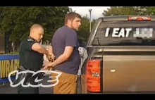 Historia człowieka aresztowanego za napis "I eat a*s" na aucie - reportaż VICE