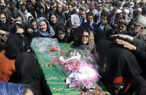 Afganistan: tłumy na pogrzebie zlinczowanej 27-letniej kobiety