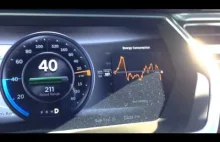 Tesla Model S, dźwięk silnika indukcyjnego za pośrednictwem pokładowego radia AM