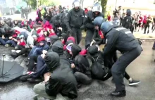 Hamburg: niemiecka policja pokazuje jak usuwać protestujących z ulicy.
