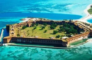 10 świetnie prezentujących się fortów na wodzie.