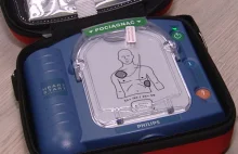 Defibrylator z autobusu pomógł uratować życie. Bohaterska postawa kierowcy