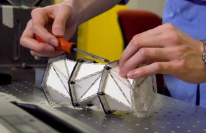 Kosmiczny zderzak wzorowany na origami