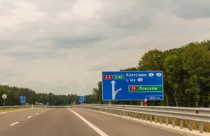 Znaki na polskich drogach będą dwujęzyczne