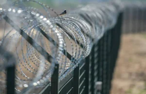 Austria zapowiada budowę „bariery technicznej” przeciwko migrantom na...