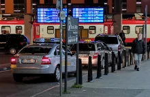 Poznań Główny: trzy lata blokowania parkingu Kiss & Ride przez taksówkarzy