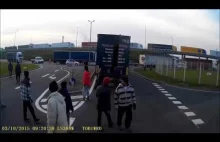 Sytuacja w Calais po zamknięciu Eurotunelu - 3.10.2015