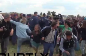 Operatorka kamery, która zaatakowała uchodźcę, zamierza pozwać swoją ofiarę