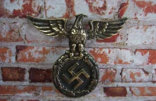 Swastyki, popiersie Hitlera, młynek ze znakiem SS znikają z aukcji Allegro
