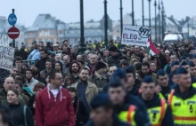 "Orban - dyktator!". Protest przeciwko zmianom w węgierskiej konstytucji