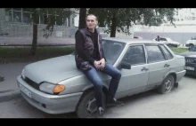 Łada skradziona przez złodziei - porzucony samochód w Rosji