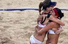 Siatkarki plażowe reprezentacji USA zachowają swoje stroje bikini