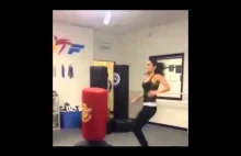 Tak to jest jak dziewczyna trenuje taekwondo...