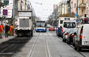 Oznaczyli pasami ścieżkę rowerową. Dwa dni później zerwali nawierzchnię