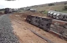 Wyciąganie lokomotywy z rowu po brazylijsku