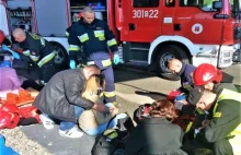 Poranne zderzenie autobusu z tramwajem. Nagrane kamerą [WIDEO] |...