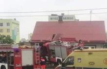 Sokółka: Wóz strażacki uderzył w dom. Cztery osoby ranne