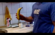 HOW TO MAKE A BANANA MILKSHAKE