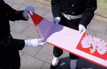 Jak powinno się składać polską flagę