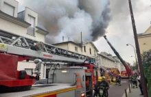 Ogromny pożar w Wersalu,płoną budynki w pobliżu dawnej rezydencji królów Francji