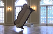 Pół-sofa pół-robot - balansuje na jednej nodze [VIDEO]