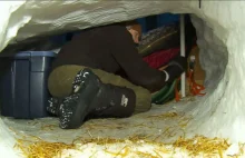 17-letni Rudy Hummel od siedmiu miesięcy sypia w śnieżnej jamie