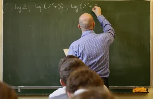 PiS chce dać wcześniejsze emerytury nauczycielom. Może skorzystać 100 tys. osób.