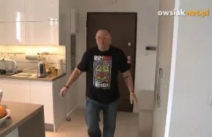 Jurek Owsiak oprowadza po swoim mieszkaniu.