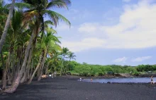 Punaluʻu Beach, zwana plażą czarnego piasku..
