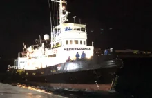 Włochy: statek z 49 migrantami zawinął do portu na wyspie Lampedusa