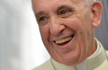 Papież porównuje zainteresowanie zmyślonymi newsami do jedzenia fekaliów